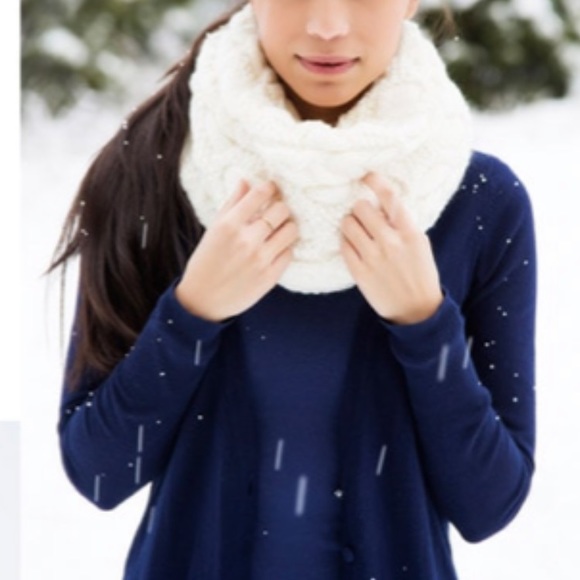 Soft Infinity Scarf with Sparkle. New! - Picture 5 of 6